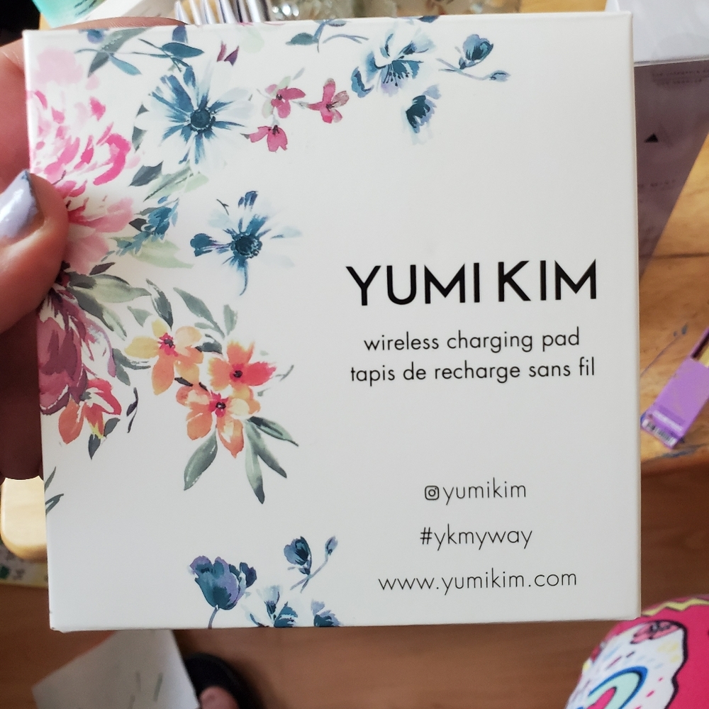 Yumi Kim wireless Charging Pad
